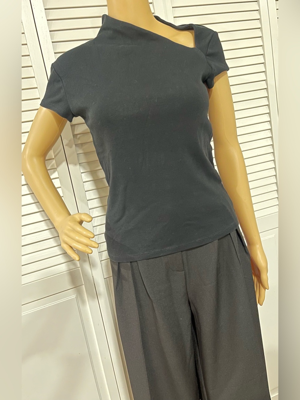Zara Black Short-Sleeve Ribbed Tee